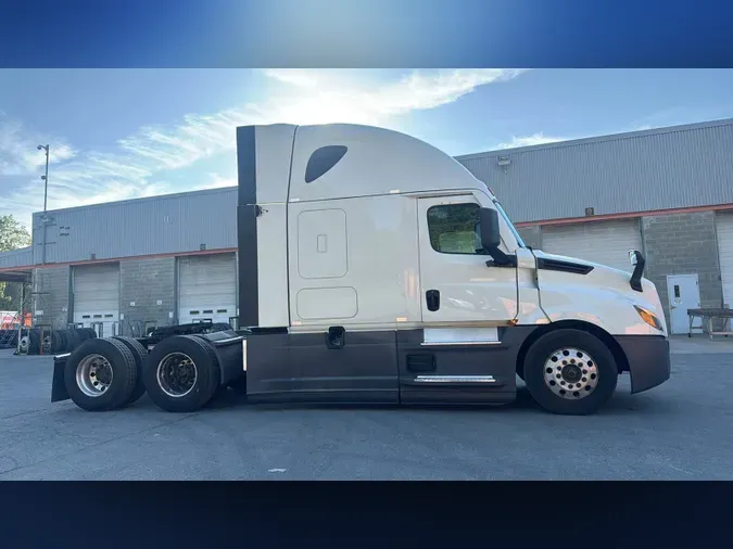 2022 Freightliner Cascadia 12652cbfecff5898b710637b560a50d3364