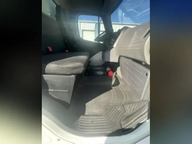 2020 FREIGHTLINER/MERCEDES M2 106