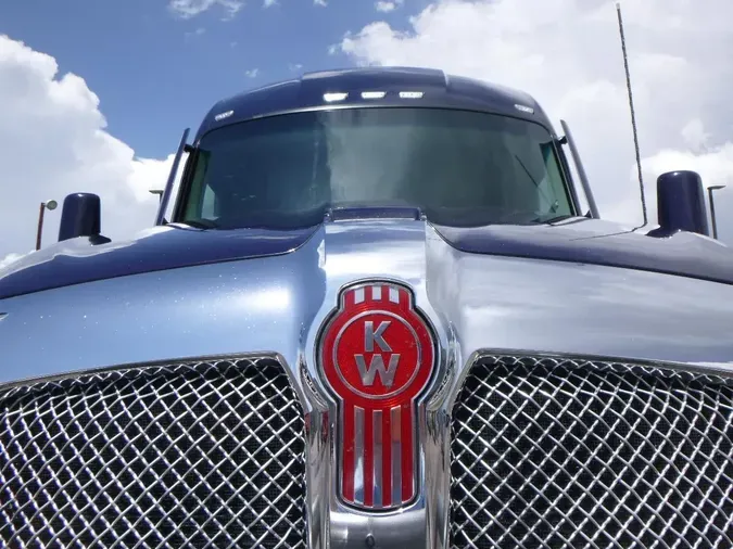 2023 Kenworth T68052cfb293fb7ef3c2fb4e6ab5611cfbd2