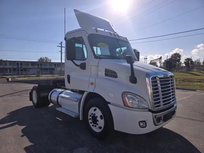 2019 FREIGHTLINER/MERCEDES CASCADIA 113