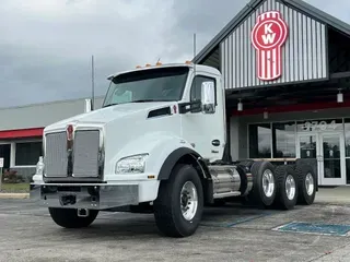 2025 Kenworth T880