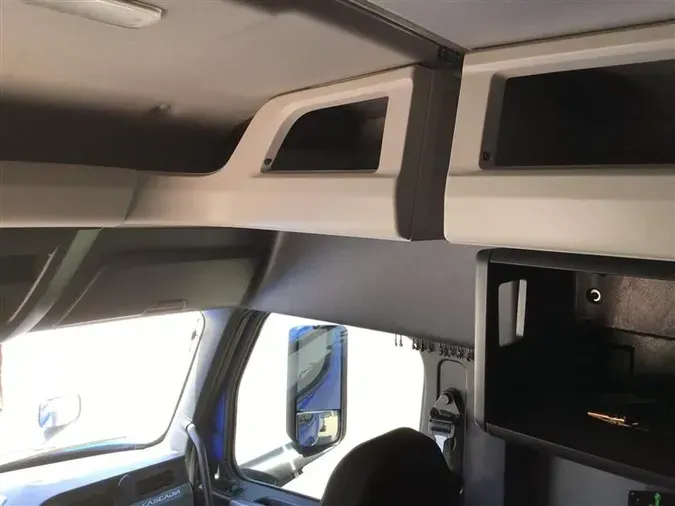 2020 FREIGHTLINER CA126