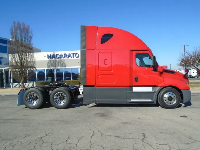 2021 FREIGHTLINER CASCADIA 126