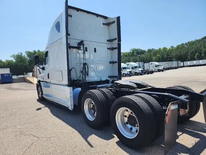 2019 Freightliner X12564ST