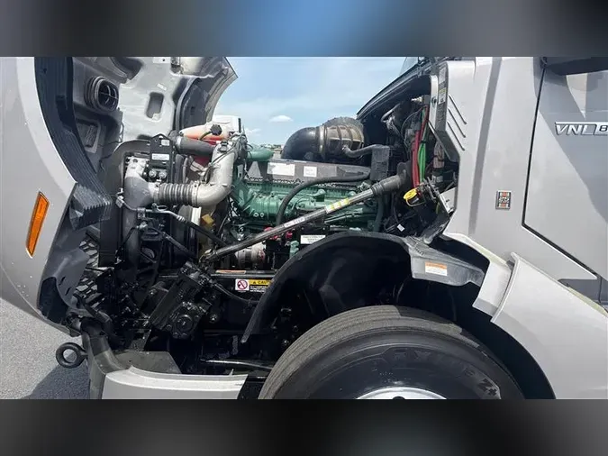 2022 VOLVO VNL860