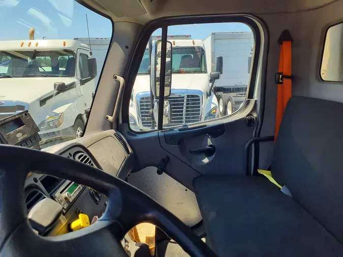 2016 FREIGHTLINER/MERCEDES M2 106