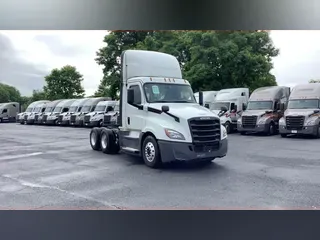 2019 Freightliner Cascadia 126