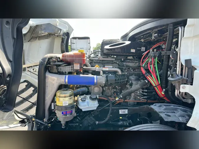 2021 Freightliner Cascadia 126