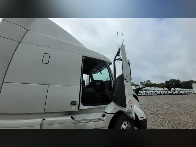2019 Volvo VNL 740