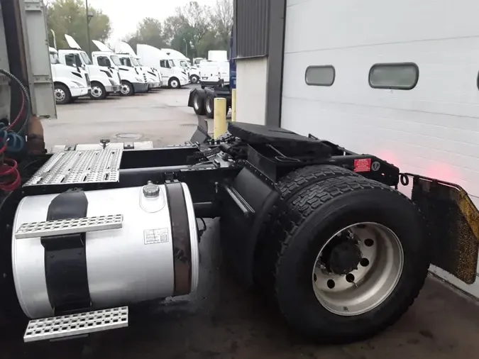 2019 VOLVO VNR42T 300
