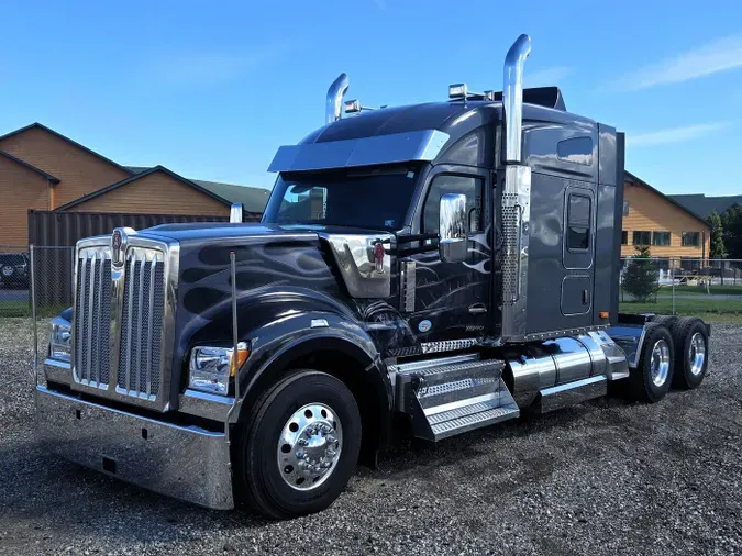 2024 Kenworth W990