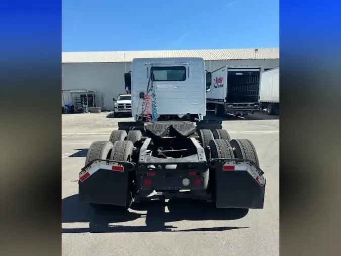 2017 VOLVO VNL64TRACTOR