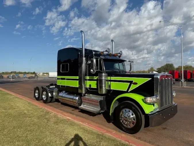 2019 PETERBILT 389