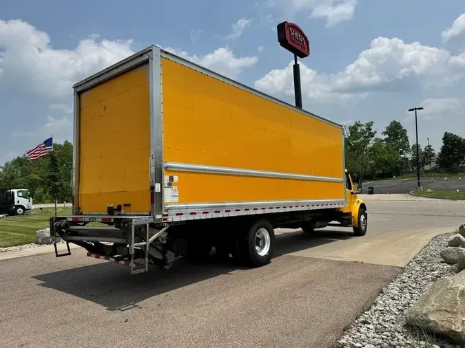 2019 Freightliner Business Class M2 106