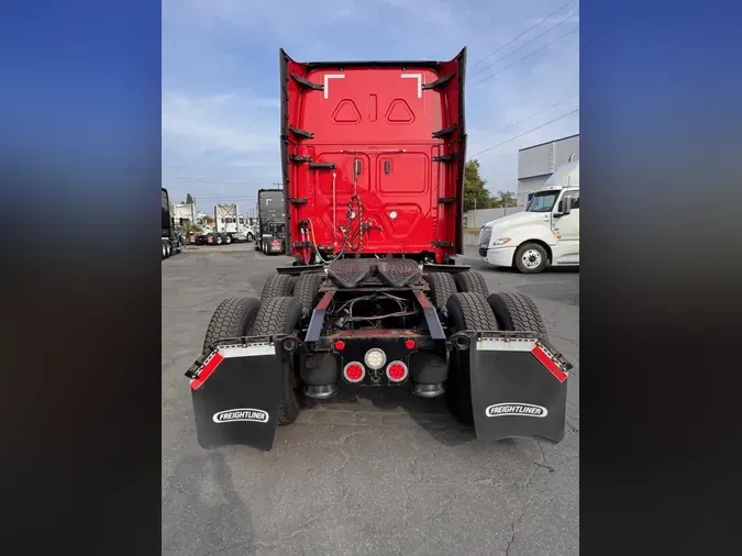 2021 Freightliner Cascadia