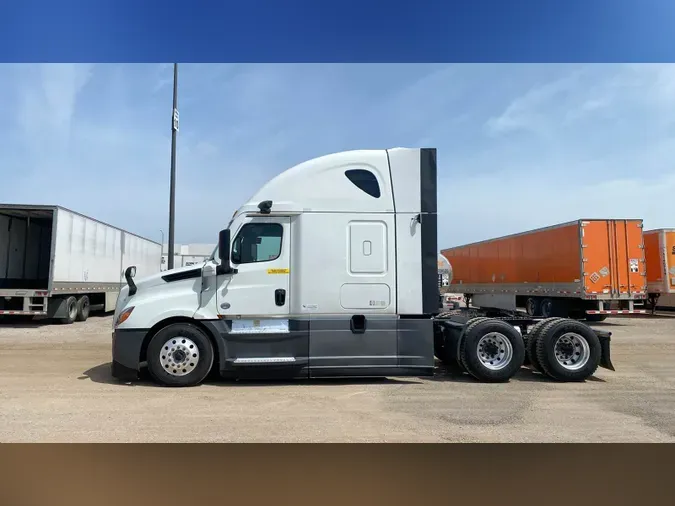 2022 Freightliner Cascadia 126