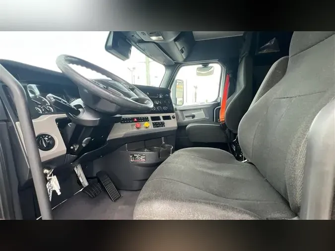 2021 FREIGHTLINER CA116