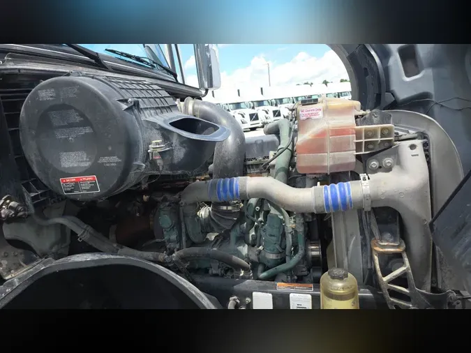2019 Volvo VNL300