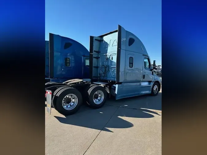 2022 FREIGHTLINER CASCADIA 126