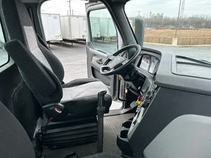 2019 Freightliner T12664ST