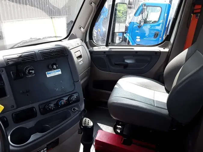 2017 FREIGHTLINER CASCADIA 125