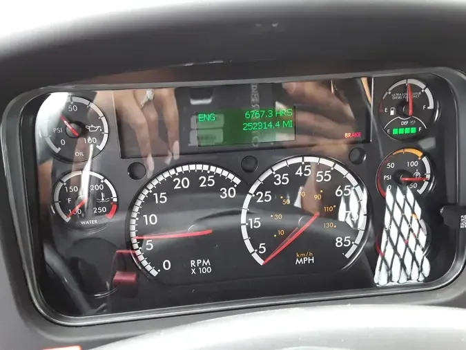 2018 FREIGHTLINER M2 106