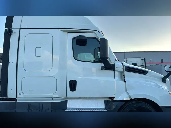 2021 Freightliner Cascadia 126