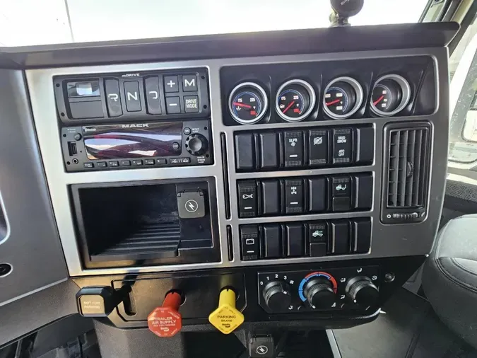 2023 MACK AN64T