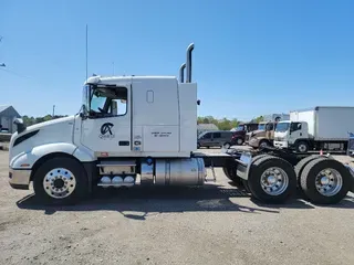 2020 VOLVO VNL64T400