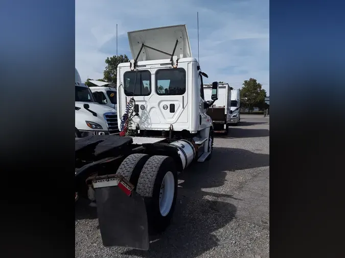 2015 FREIGHTLINER/MERCEDES CASCADIA 125