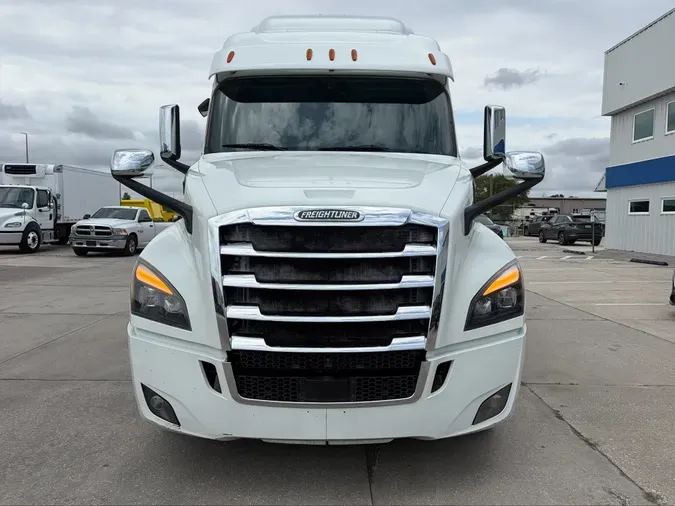 2020 Freightliner Cascadia 126