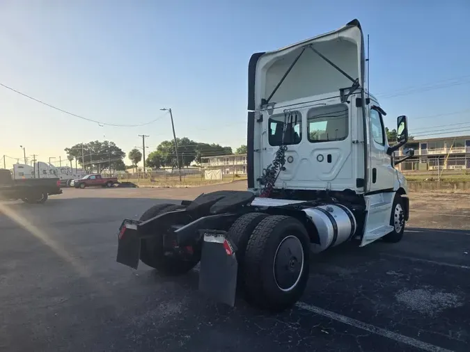 2020 FREIGHTLINER/MERCEDES NEW CASCADIA 116531a92463ff1becb257b25dd87ee09b4