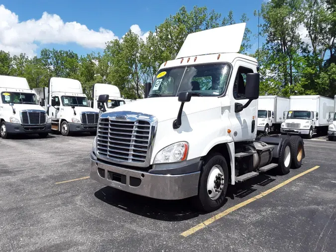 2019 FREIGHTLINER/MERCEDES CASCADIA 125531c3ef8af8a3f228d7d580346c2d04c