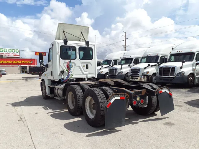 2016 FREIGHTLINER/MERCEDES CASCADIA 125