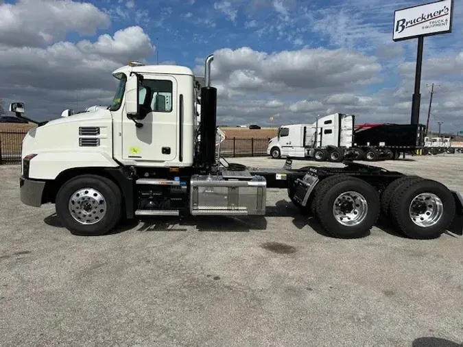 2025 MACK AN64T