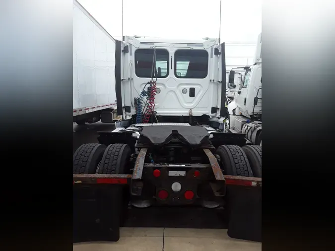 2015 FREIGHTLINER/MERCEDES CASCADIA 125