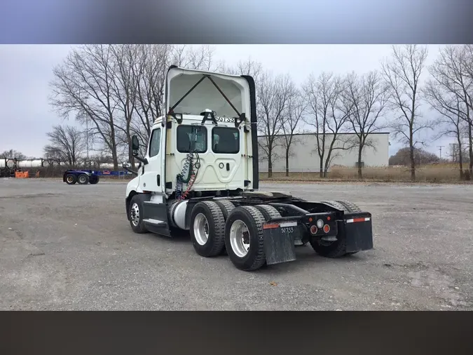 2020 Freightliner Cascadia 126