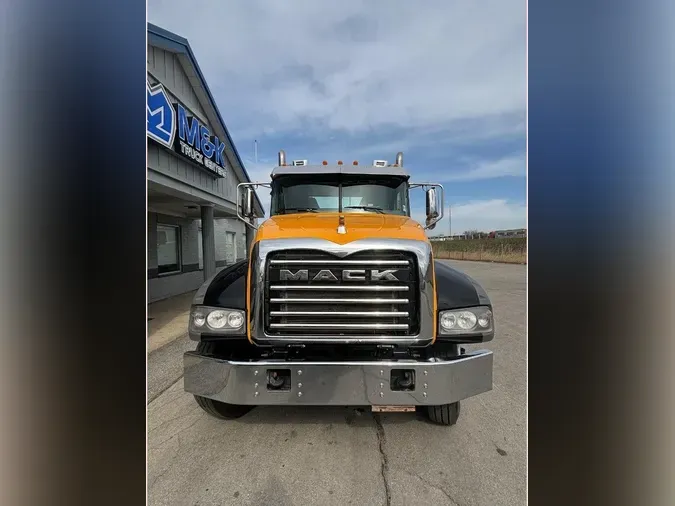 2023 MACK GR64FT