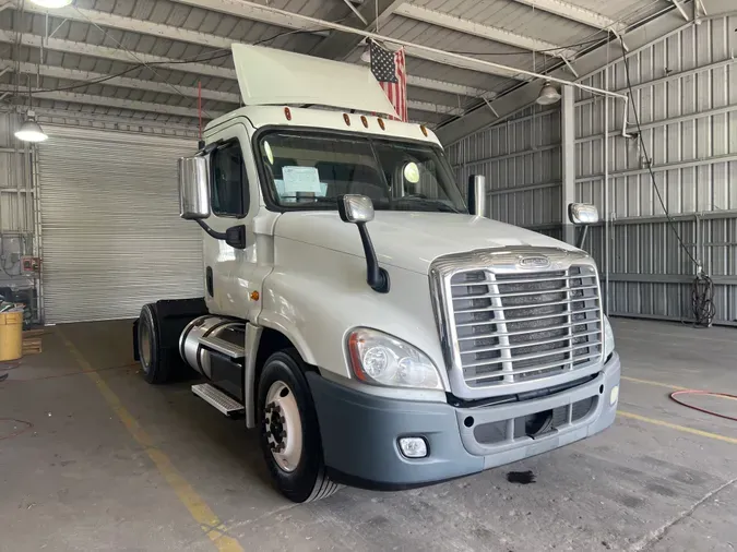 2018 FREIGHTLINER/MERCEDES CASCADIA 125