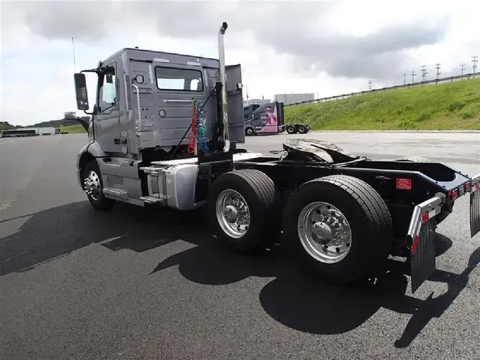 2024 VOLVO VNR62T300