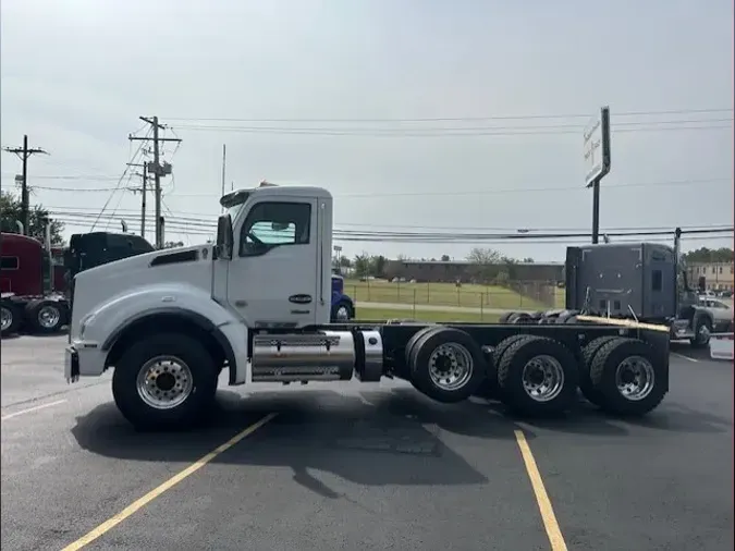 2025 Kenworth T880