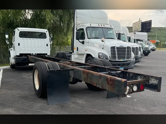 2018 FREIGHTLINER/MERCEDES M2 106