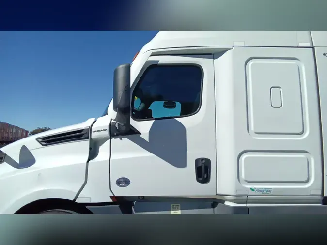 2021 Freightliner Cascadia 126
