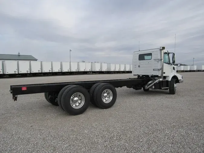 2025 VOLVO VHD