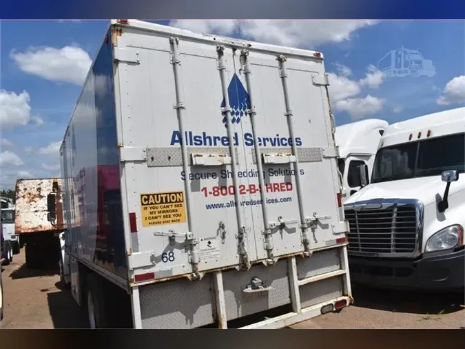 2009 FREIGHTLINER BUSINESS CLASS M2 106