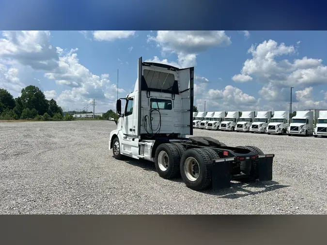 2017 Volvo VNL300