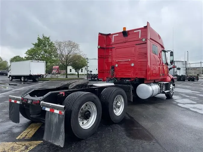2021 VOLVO VNL740