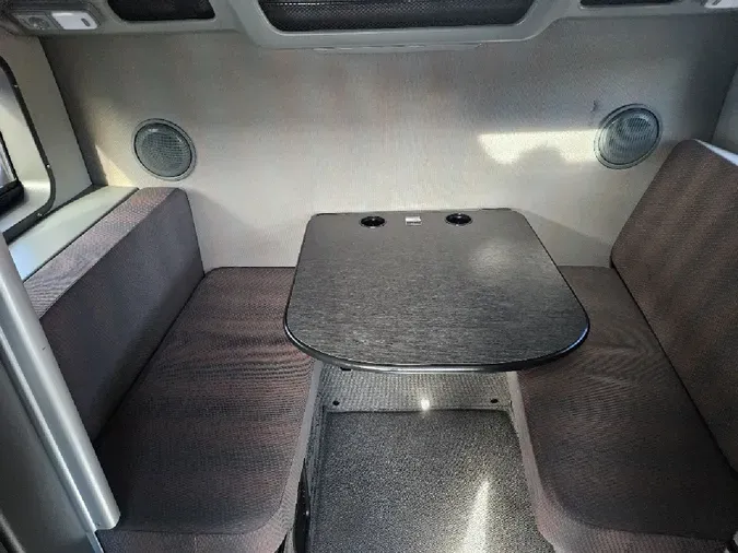 2024 VOLVO VNL64T860