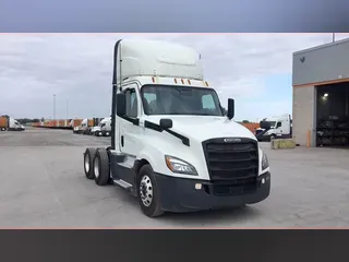 2020 Freightliner Cascadia 126