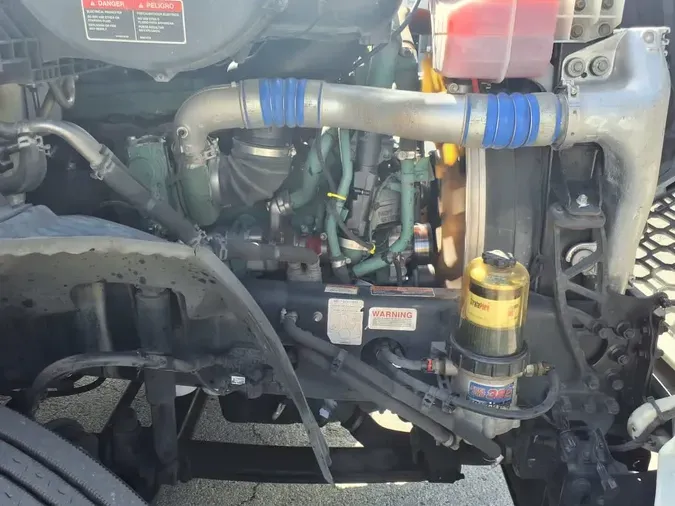 2020 VOLVO VNR64T-640